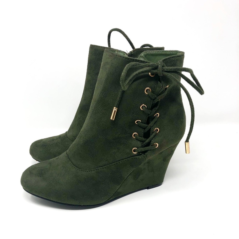 Women’s Green boots (New)